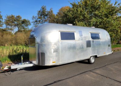 Airstream Trade Wind 1959 - Front left side - EN
